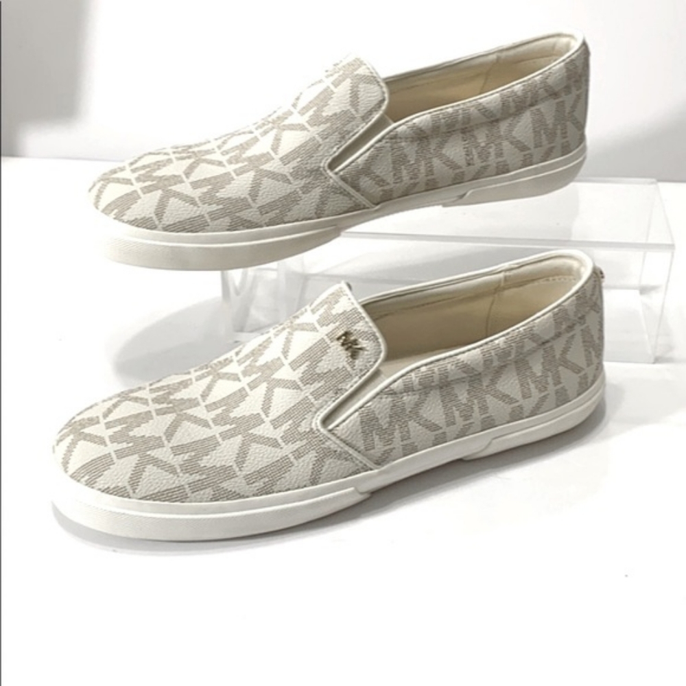 New Michael Kors Boerum Double Gore Color Vanilla $155 size 7.5 Original Box